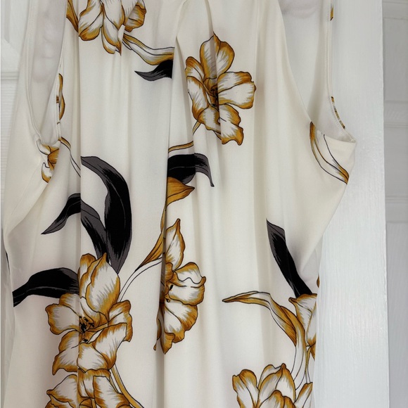 NWT White House Black Market White and Gold Floral Camisole - Picture 2 of 6